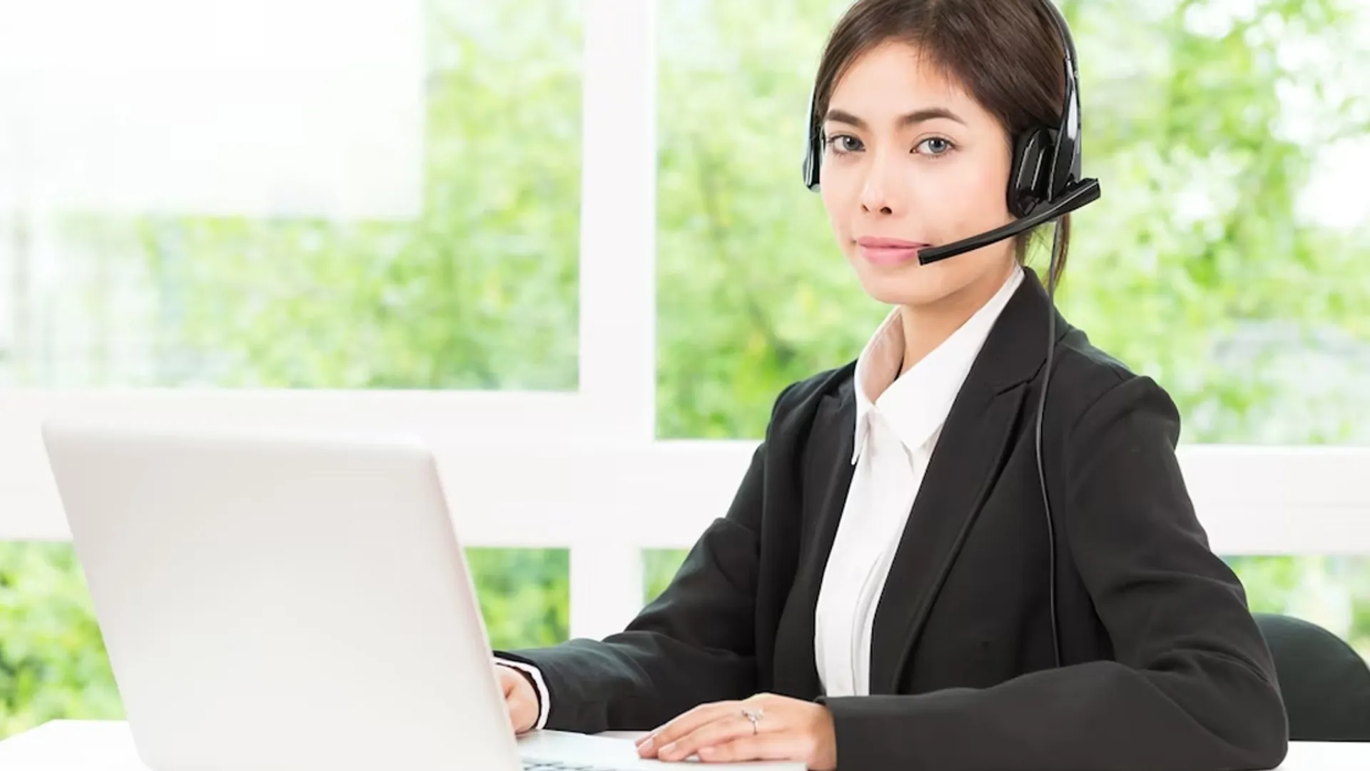 Đội ngũ hỗ trợ khách hàng b52 club sẵn sàng 24/7